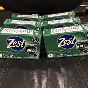 Brut Deodorizer Moisture Bar - Green